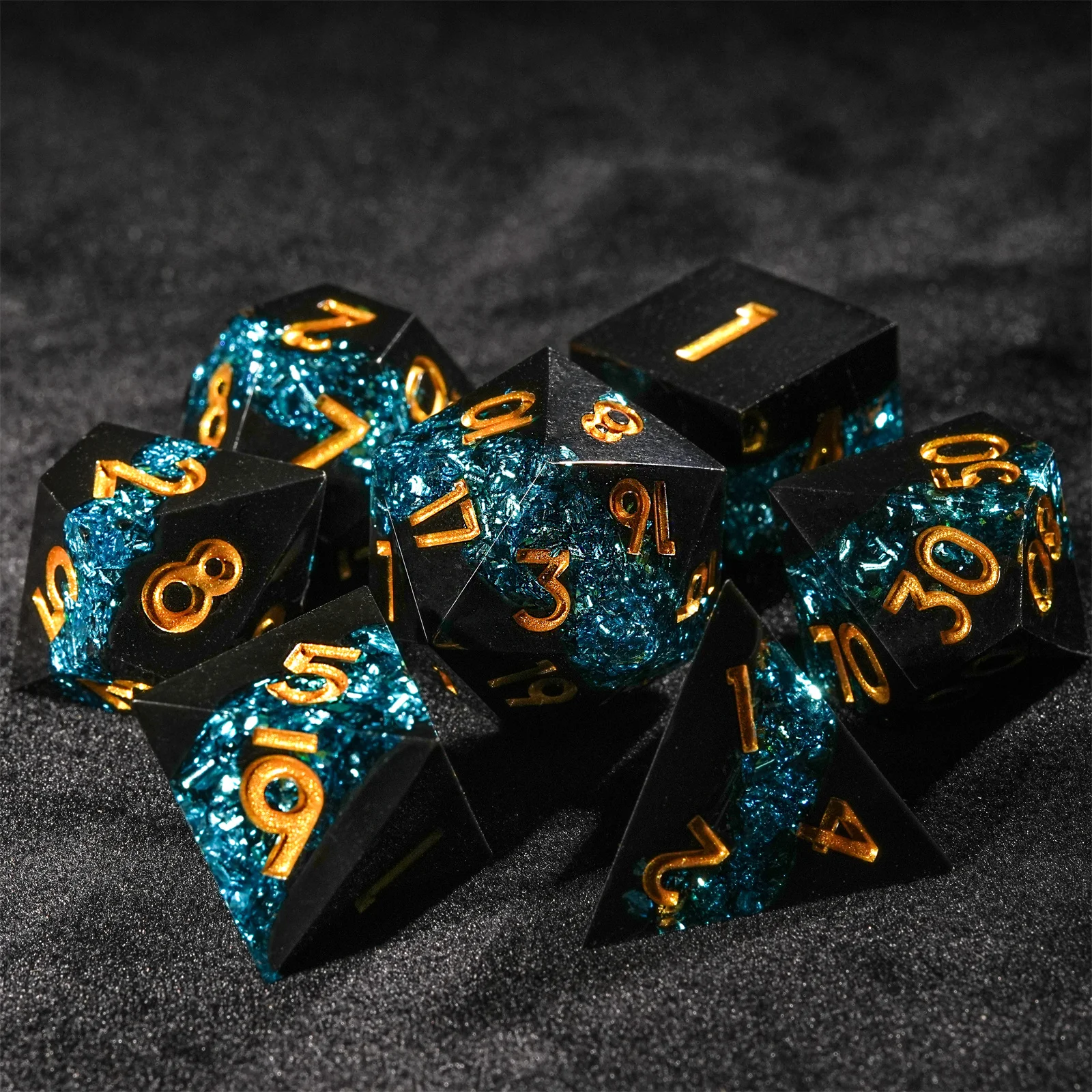 7pcs DND Dice Resin Black Gold - đánh giá và giá Desk Setup Black